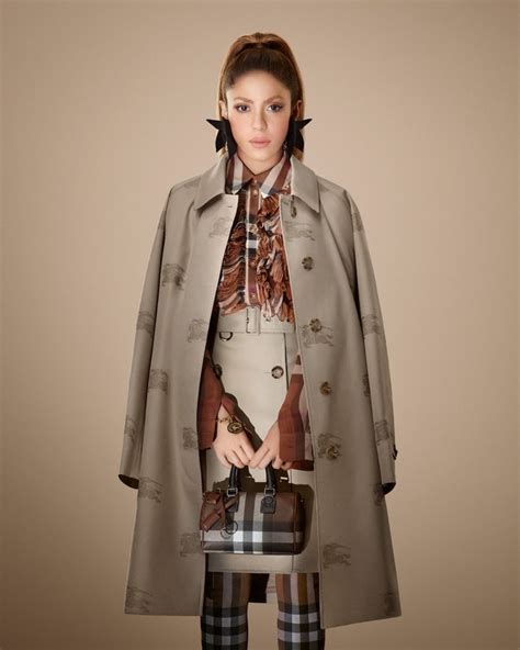 burberry 今年新款|2022 春夏女装系列 .